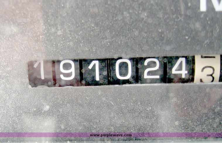 image for item 3984 1999 Utilimaster aluminum body step van