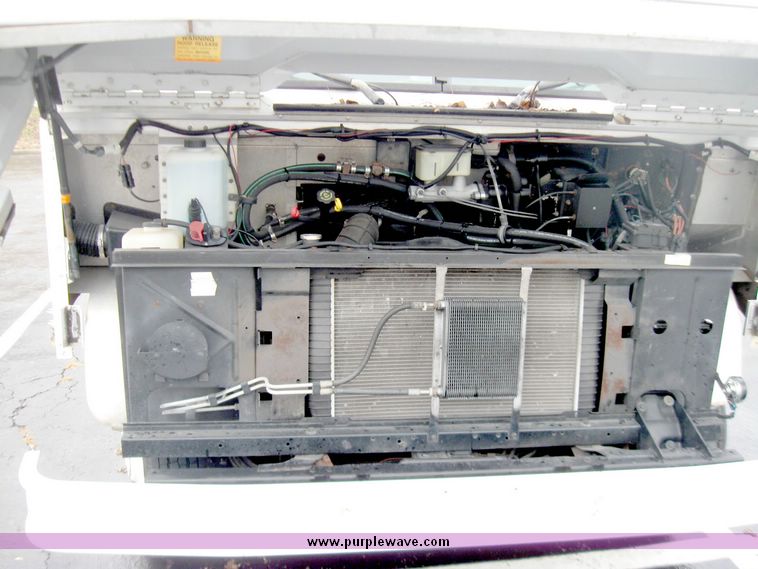 image for item 3984 1999 Utilimaster aluminum body step van