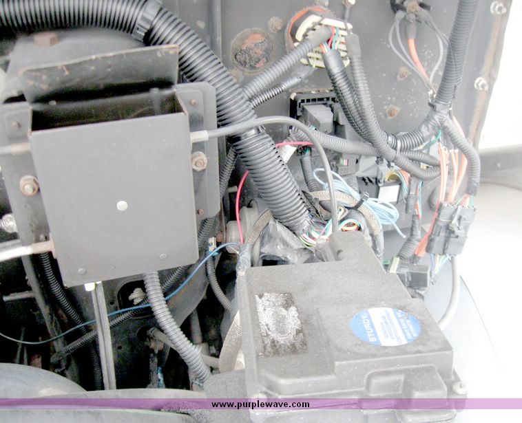 image for item 3984 1999 Utilimaster aluminum body step van