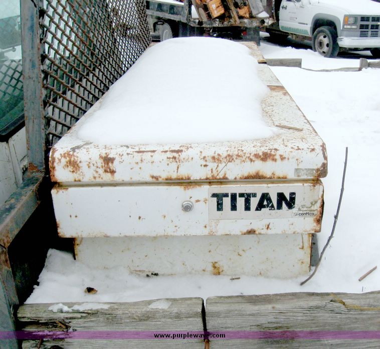 image for item 5270 1987 Ford F-350 dual wheel pickup with flatbed