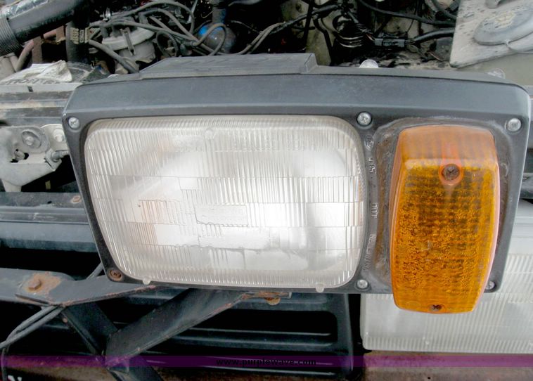 image for item 5270 1987 Ford F-350 dual wheel pickup with flatbed