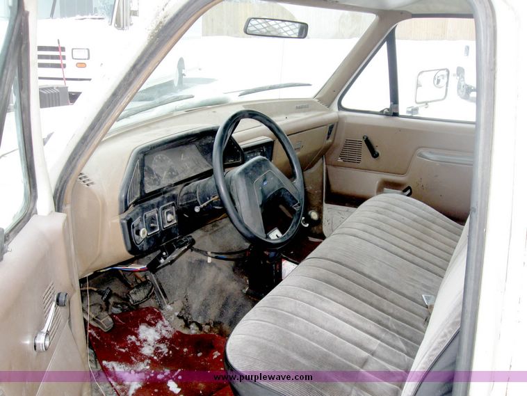 image for item 5270 1987 Ford F-350 dual wheel pickup with flatbed