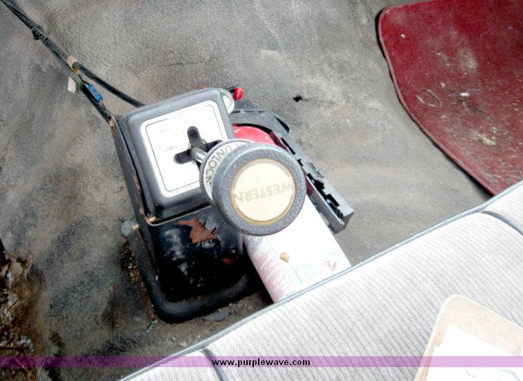 image for item 5270 1987 Ford F-350 dual wheel pickup with flatbed