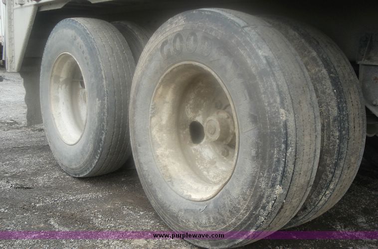 image for item 8594 1992 Guthrie 50' open top trailer