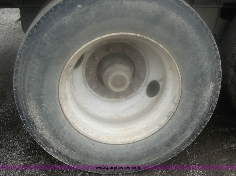 image for item 8594 1992 Guthrie 50' open top trailer