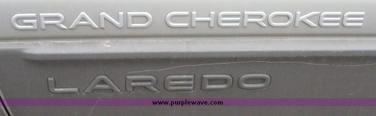 image for item 8983 2004 Jeep Grand Cherokee Laredo