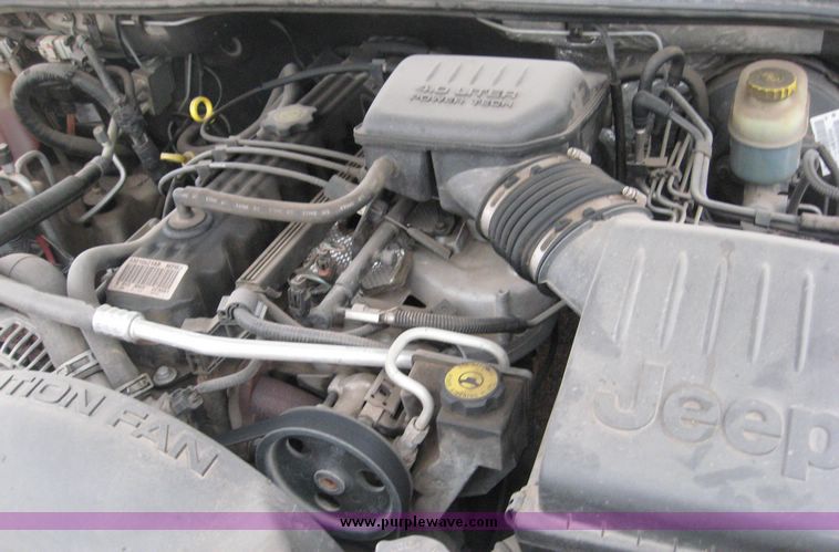 image for item 8983 2004 Jeep Grand Cherokee Laredo