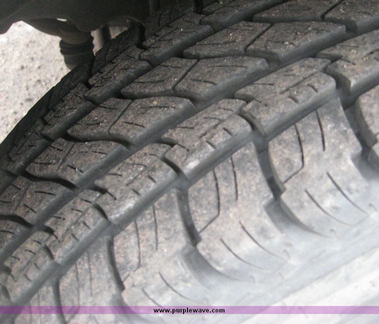 image for item 8983 2004 Jeep Grand Cherokee Laredo