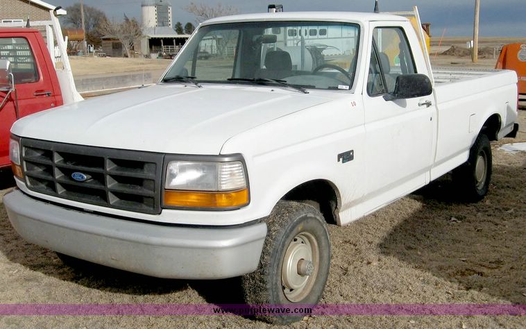 image for item 3759 1994 Ford F-150 pickup