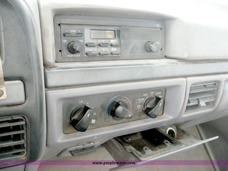 image for item 3759 1994 Ford F-150 pickup