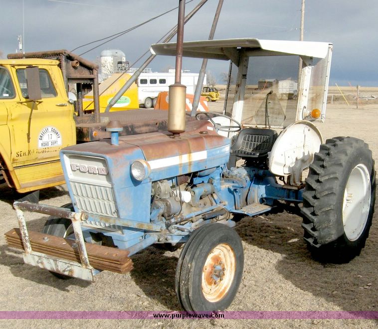 image for item 3761 1974 Ford 3000 tractor