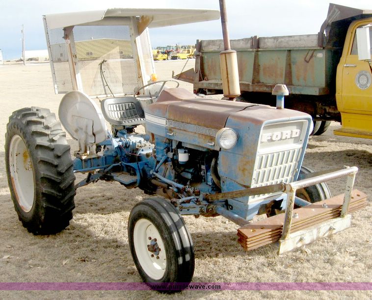 image for item 3761 1974 Ford 3000 tractor