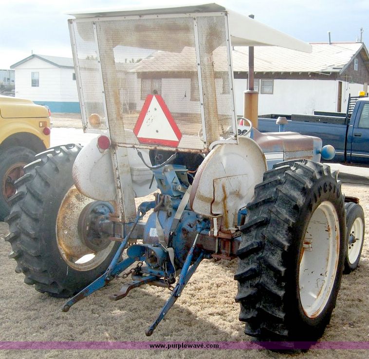 image for item 3761 1974 Ford 3000 tractor