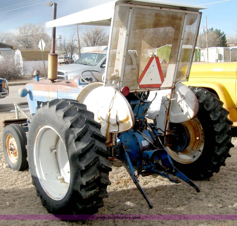 image for item 3761 1974 Ford 3000 tractor