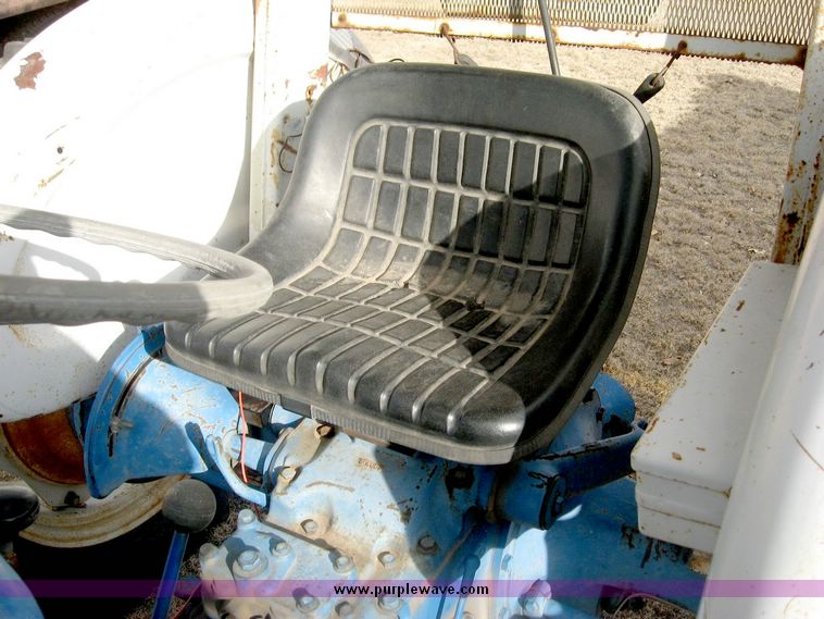 image for item 3761 1974 Ford 3000 tractor