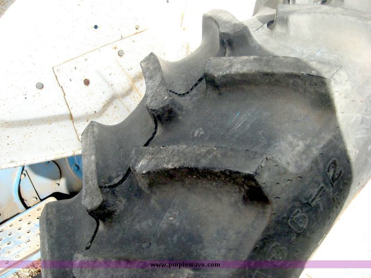 image for item 3761 1974 Ford 3000 tractor