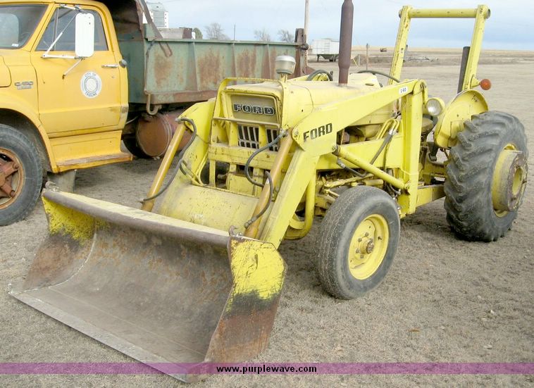 image for item 3763 Ford 3400 tractor with loader