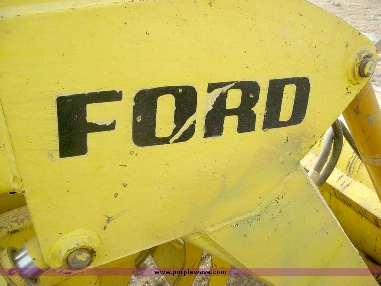 image for item 3763 Ford 3400 tractor with loader