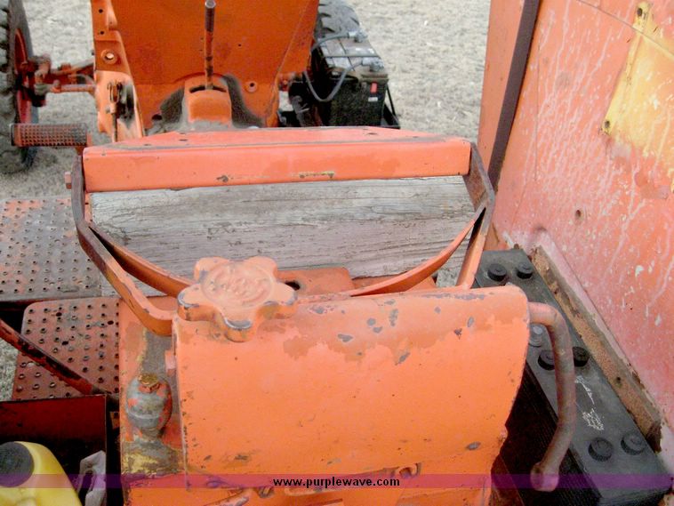 image for item 3765 Minneapolis-Moline tractor