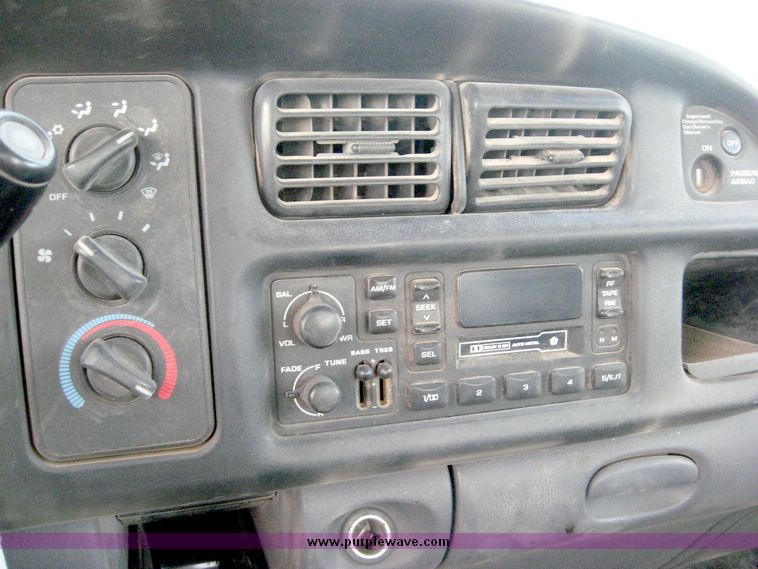 image for item 3766 1999 Dodge Ram 1500 pickup