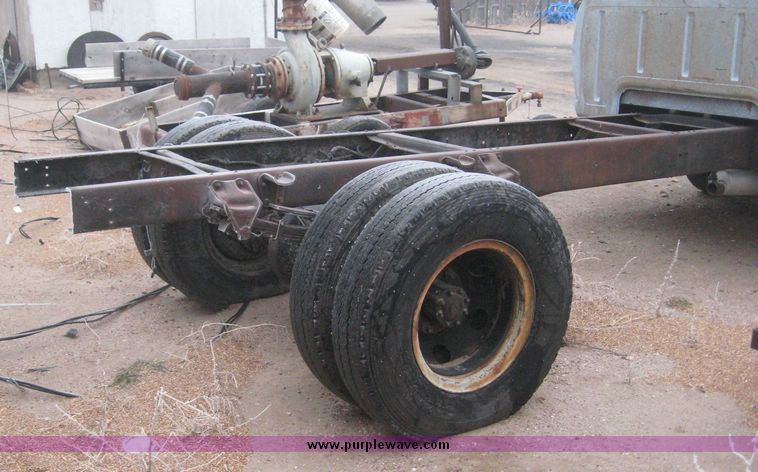 image for item 3804 1968 Ford F 600 truck