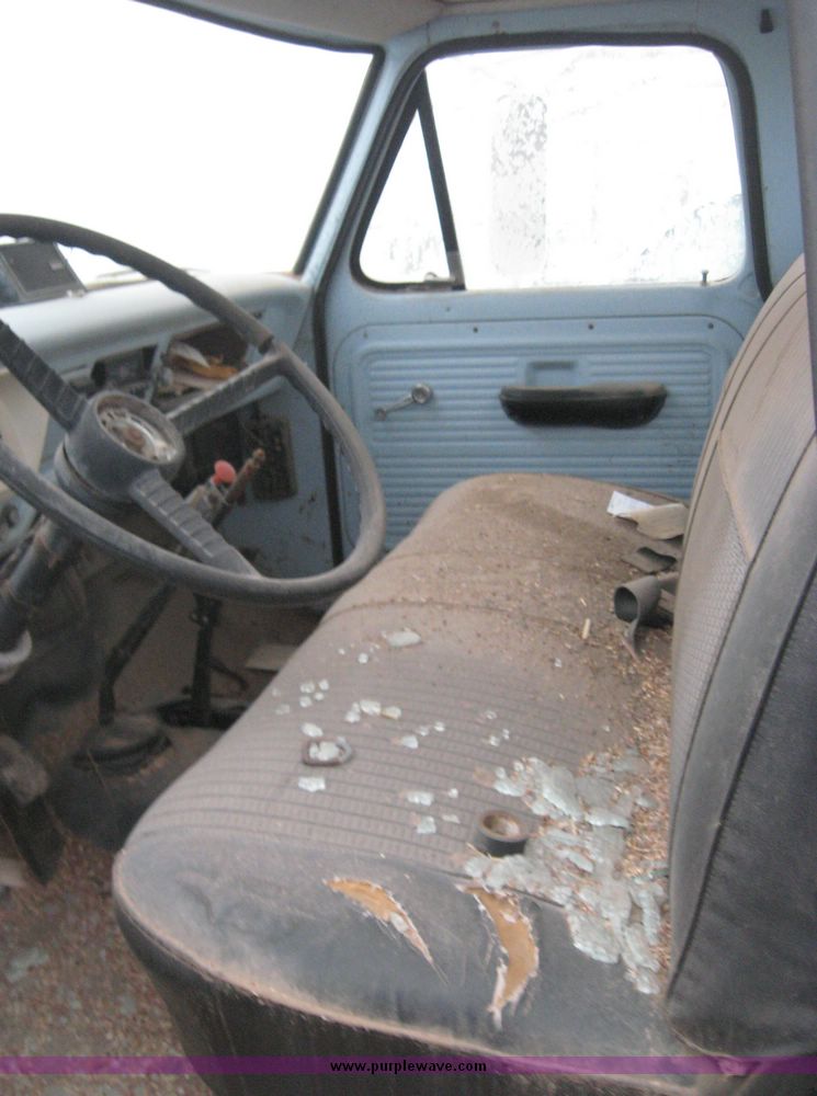 image for item 3804 1968 Ford F 600 truck