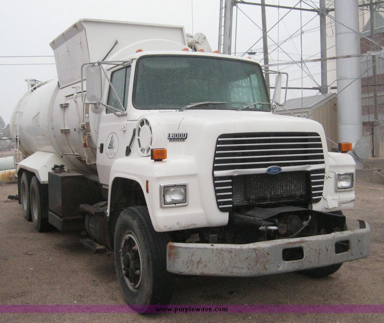 image for item 3805 1994 Ford L8000 tandem axle truck with Impac trash body