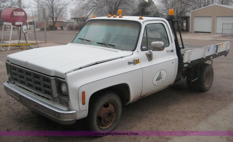 image for item 3807 1978 GMC Sierra 3500 pickup with 8' flatbed