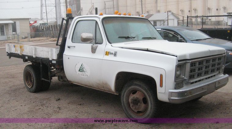 image for item 3807 1978 GMC Sierra 3500 pickup with 8' flatbed