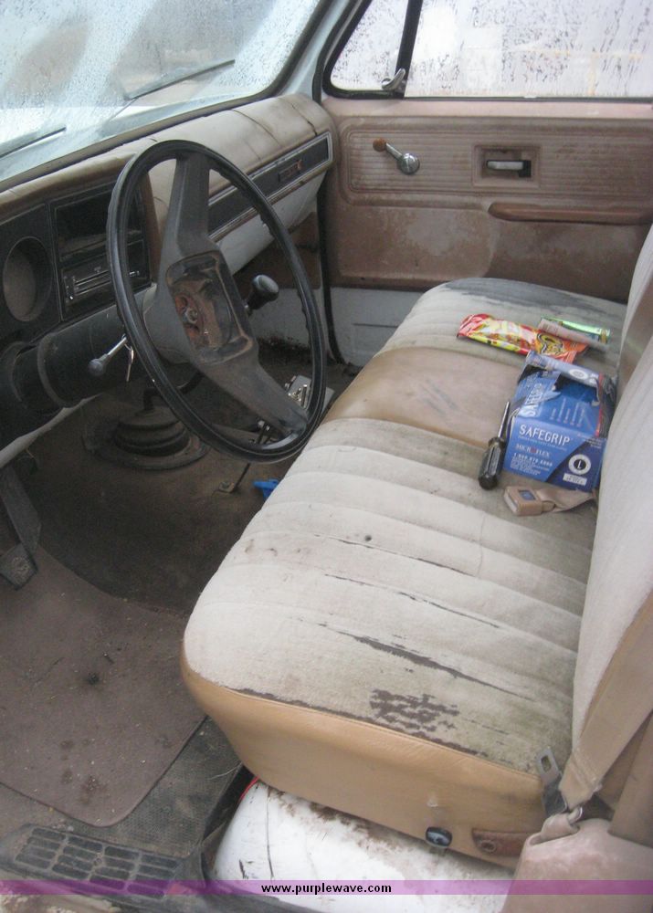 image for item 3807 1978 GMC Sierra 3500 pickup with 8' flatbed