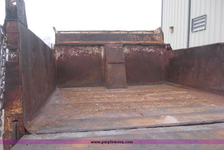 image for item 3809 1982 Ford F 600 truck with 10' dump bed and hoist