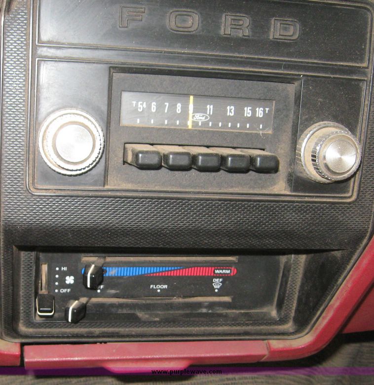 image for item 3809 1982 Ford F 600 truck with 10' dump bed and hoist