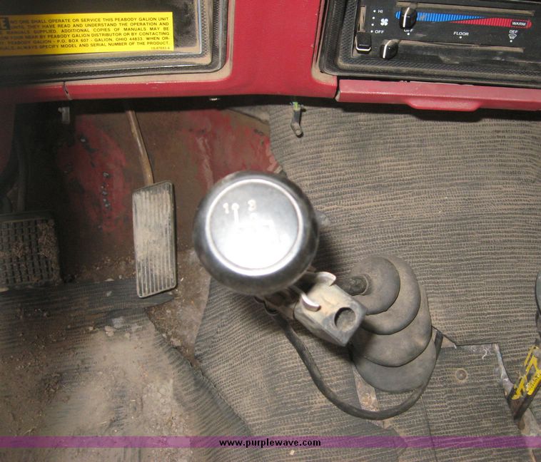 image for item 3809 1982 Ford F 600 truck with 10' dump bed and hoist