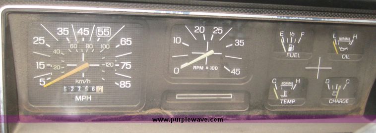 image for item 3809 1982 Ford F 600 truck with 10' dump bed and hoist