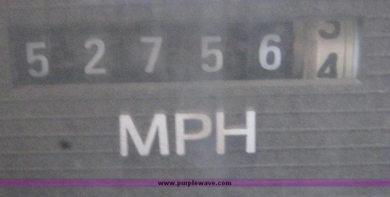 image for item 3809 1982 Ford F 600 truck with 10' dump bed and hoist