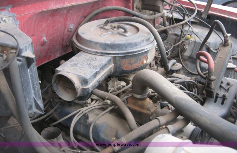 image for item 3809 1982 Ford F 600 truck with 10' dump bed and hoist