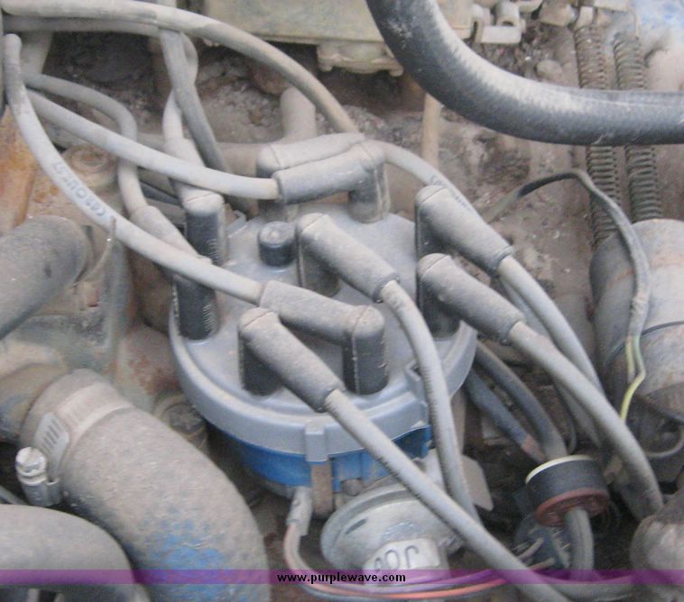 image for item 3809 1982 Ford F 600 truck with 10' dump bed and hoist