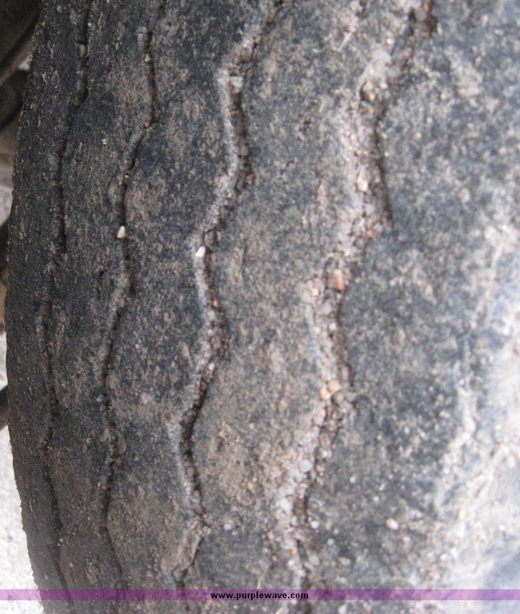 image for item 3809 1982 Ford F 600 truck with 10' dump bed and hoist