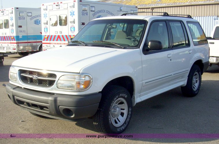 image for item 4013 2000 Ford Explorer XL