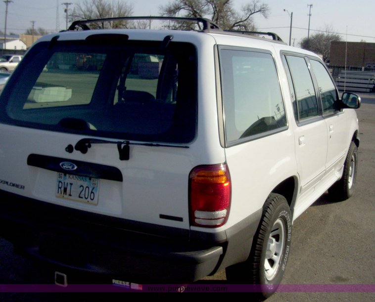 image for item 4013 2000 Ford Explorer XL