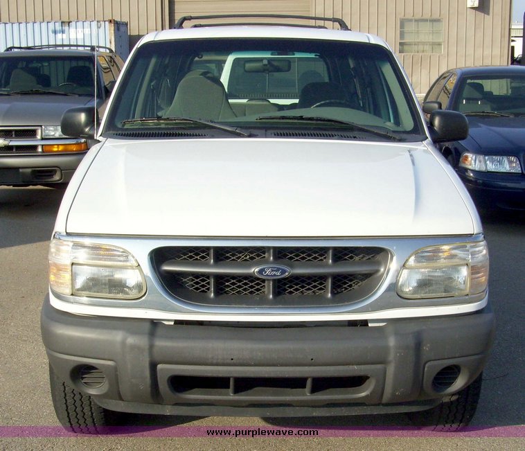 image for item 4013 2000 Ford Explorer XL
