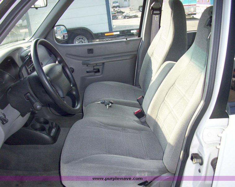 image for item 4013 2000 Ford Explorer XL