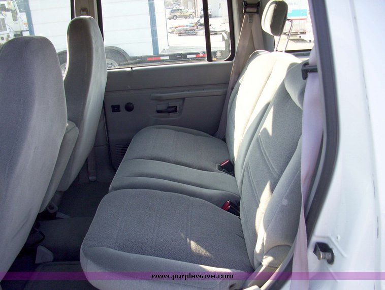 image for item 4013 2000 Ford Explorer XL