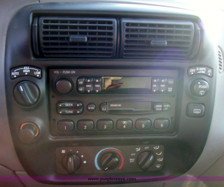 image for item 4013 2000 Ford Explorer XL