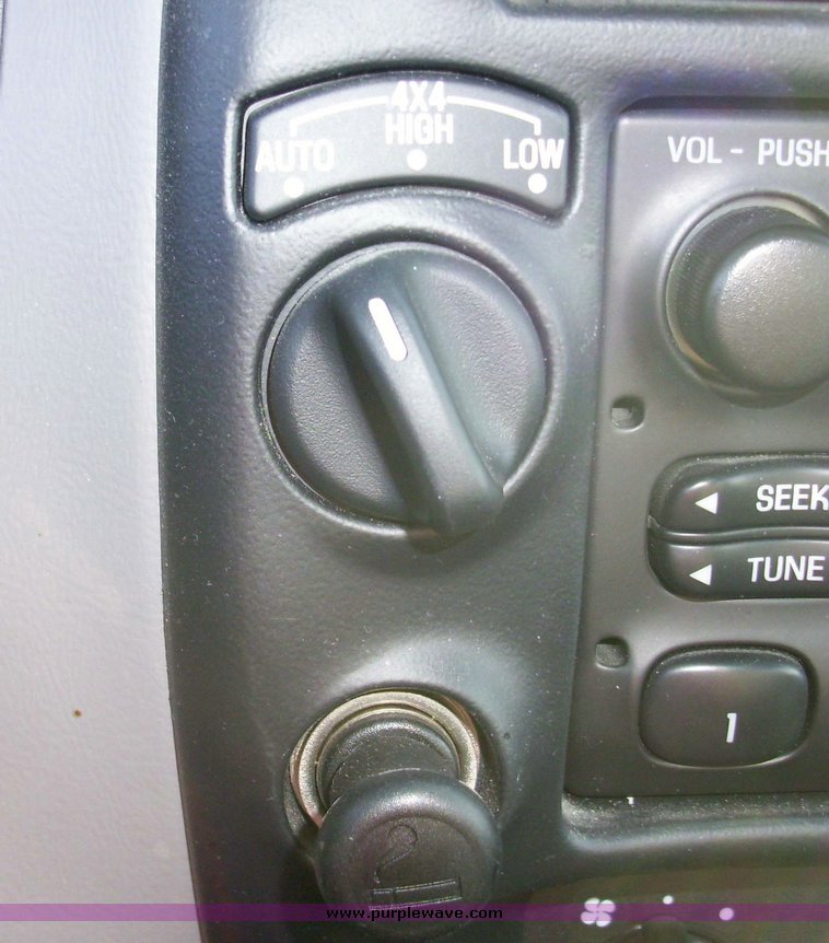 image for item 4013 2000 Ford Explorer XL