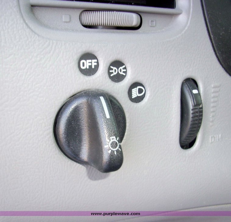 image for item 4013 2000 Ford Explorer XL