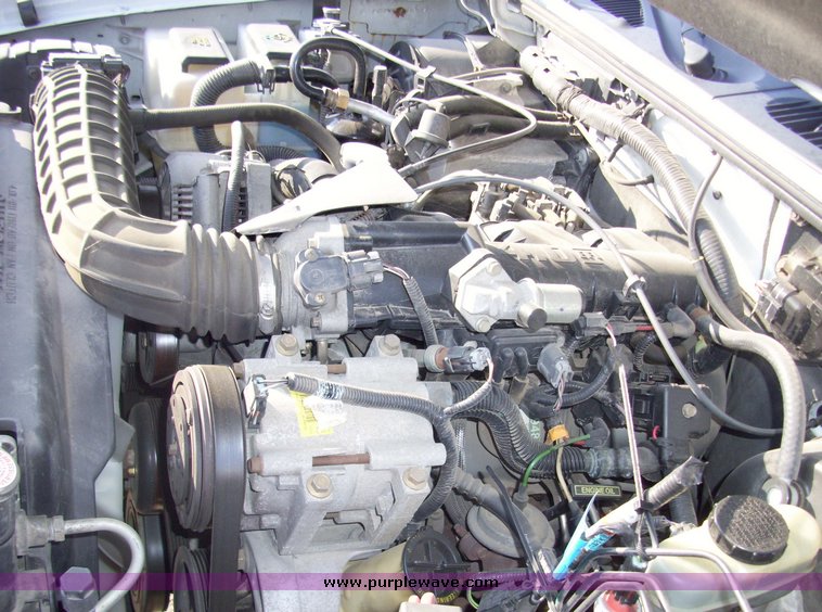 image for item 4013 2000 Ford Explorer XL