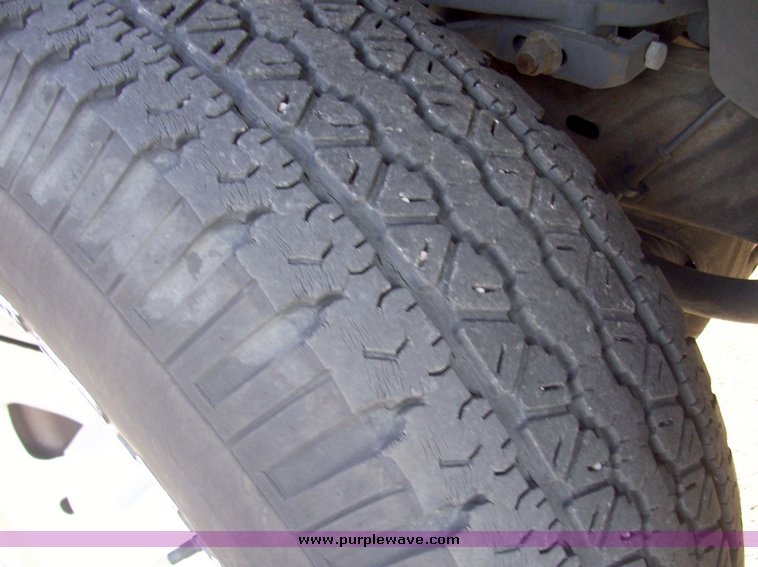 image for item 4013 2000 Ford Explorer XL