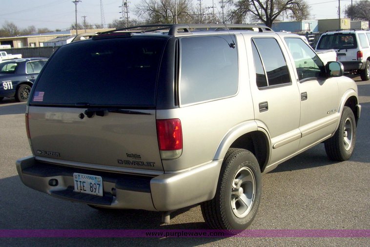 image for item 4014 2002 Chevrolet Blazer