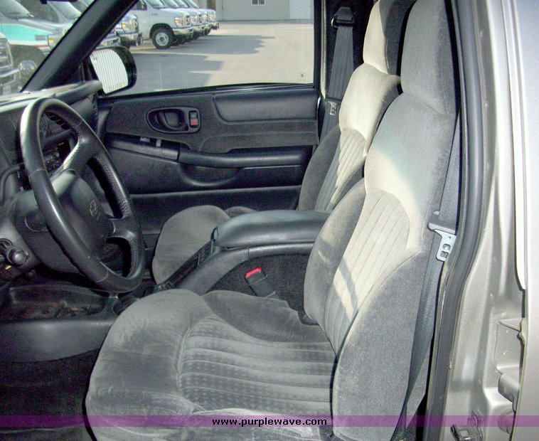 image for item 4014 2002 Chevrolet Blazer